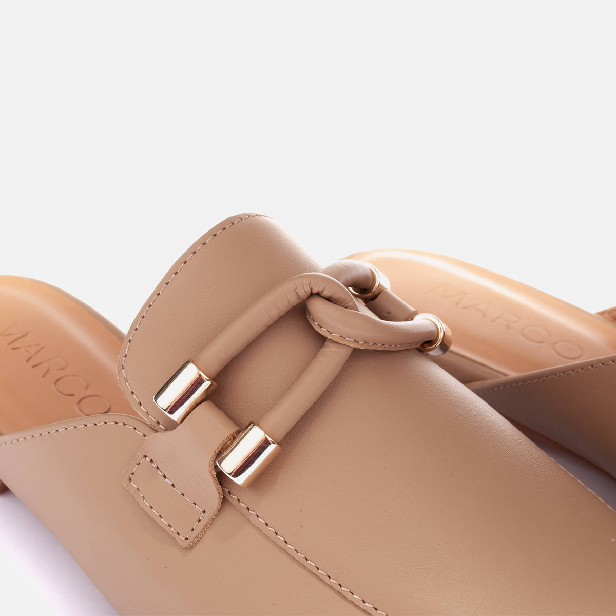 Klasyczne klapki mule - zdjęcie 5