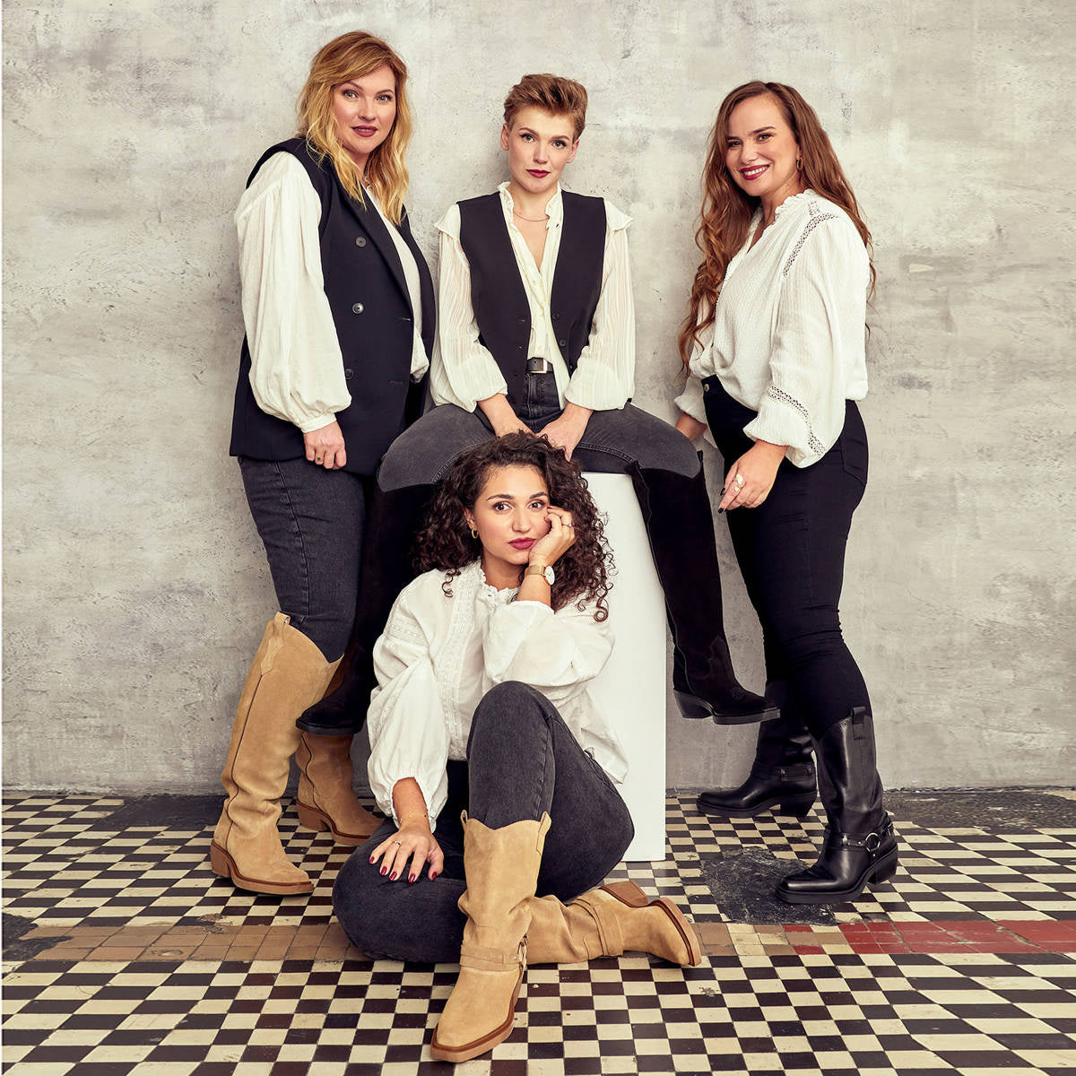 Kowbojki z ozdobnym paskiem - zdjęcie 3