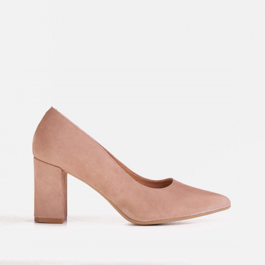 Pumps in beige suede