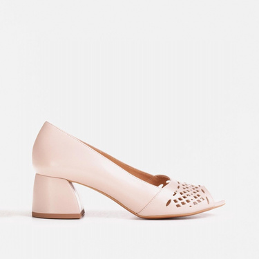 Beige Pumps with perforated front